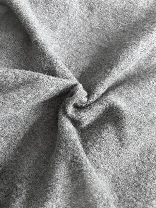 & Franela Peluda Gris